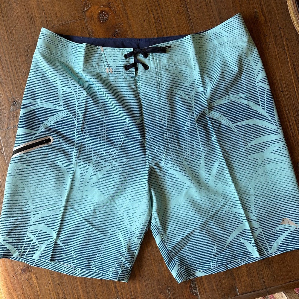 NWT Tommy Bahama men’s island active shorts